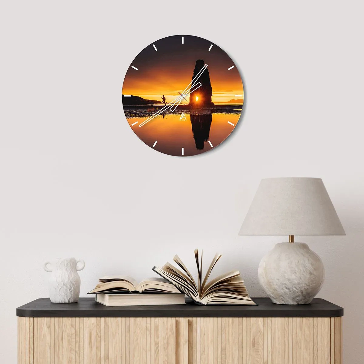 Relógio de parede - Relógio em vidro - Pôr do sol sobre uma formação rochosa na praia - 30x30cm - Só você e a natureza - Decoração de parede moderna para a sala de estar, cozinha e quarto ARTTOR