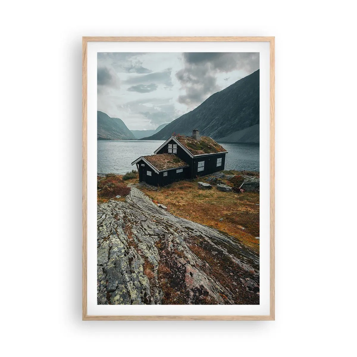 Pôster com moldura de carvalho claro - Uma estância de verão junto ao fiorde - 61x91 cm
