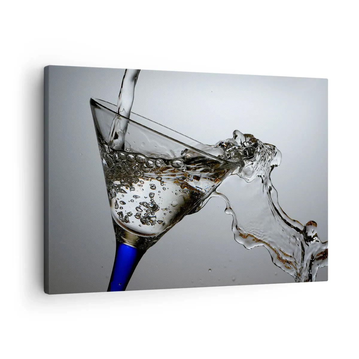 Quadro em tela - Um copo de água em movimento sobre um fundo claro - 70x50cm - Água cristalina em vidro cristal - Decoração de parede moderna para a sala de estar e quarto ARTTOR