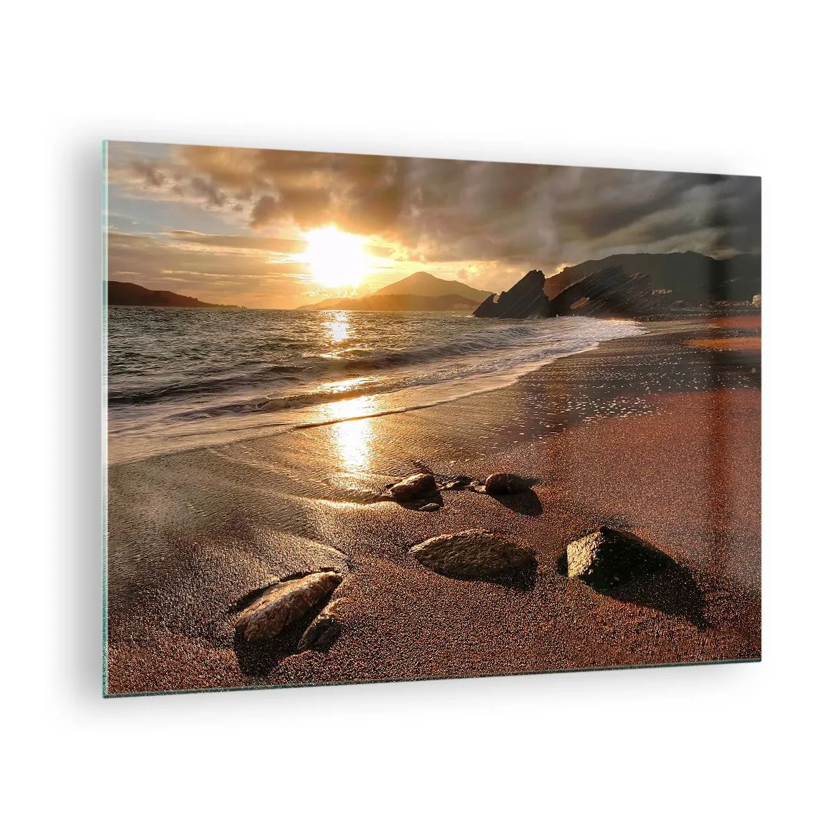 Quadro em vidro - Pôr do sol sobre uma praia rochosa e colinas - 70x50cm - Siga o sol em direção às colinas - Decoração de parede moderna para a sala de estar e quarto ARTTOR
