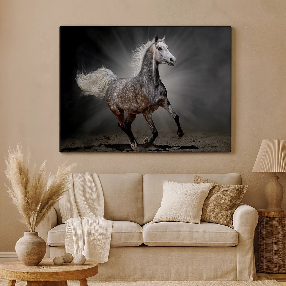 Quadro em tela - Um cavalo branco galopando contra um fundo escuro - 70x50cm - O cinza é lindo - Decoração de parede moderna para a sala de estar e quarto ARTTOR