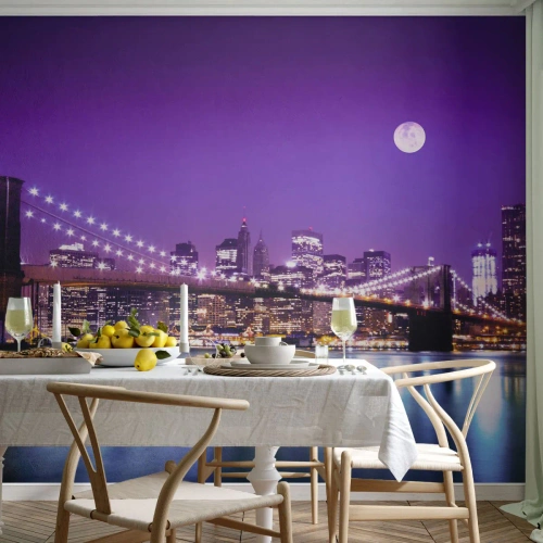 Papel de Parede Premium Sand - Luzes de uma grande cidade em roxo - Cidade, Nova Iorque, Ponte do Brooklyn - 200x140 cm