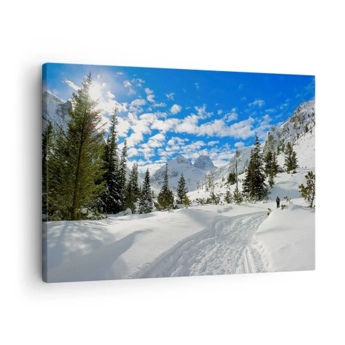Quadro em tela - Paisagem de montanha de inverno com uma floresta e um caminho na neve - 70x50cm - Na neve e ao sol - Decoração de parede moderna para a sala de estar e quarto ARTTOR