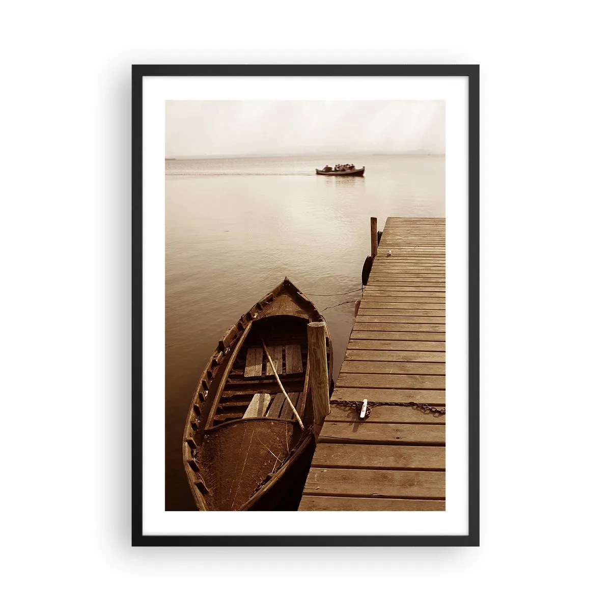 Pôster com moldura preta - Um barco em um píer de madeira em sépia - 50x70cm - Paz de espírito - Decoração de parede moderna para a sala de estar e quarto ARTTOR