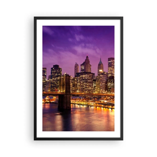 Pôster com moldura preta - Vista noturna da Ponte do Brooklyn e de Manhattan nas luzes da cidade - 50x70cm - Manhathann roxa e dourada - Decoração de parede moderna para a sala de estar e quarto ARTTOR