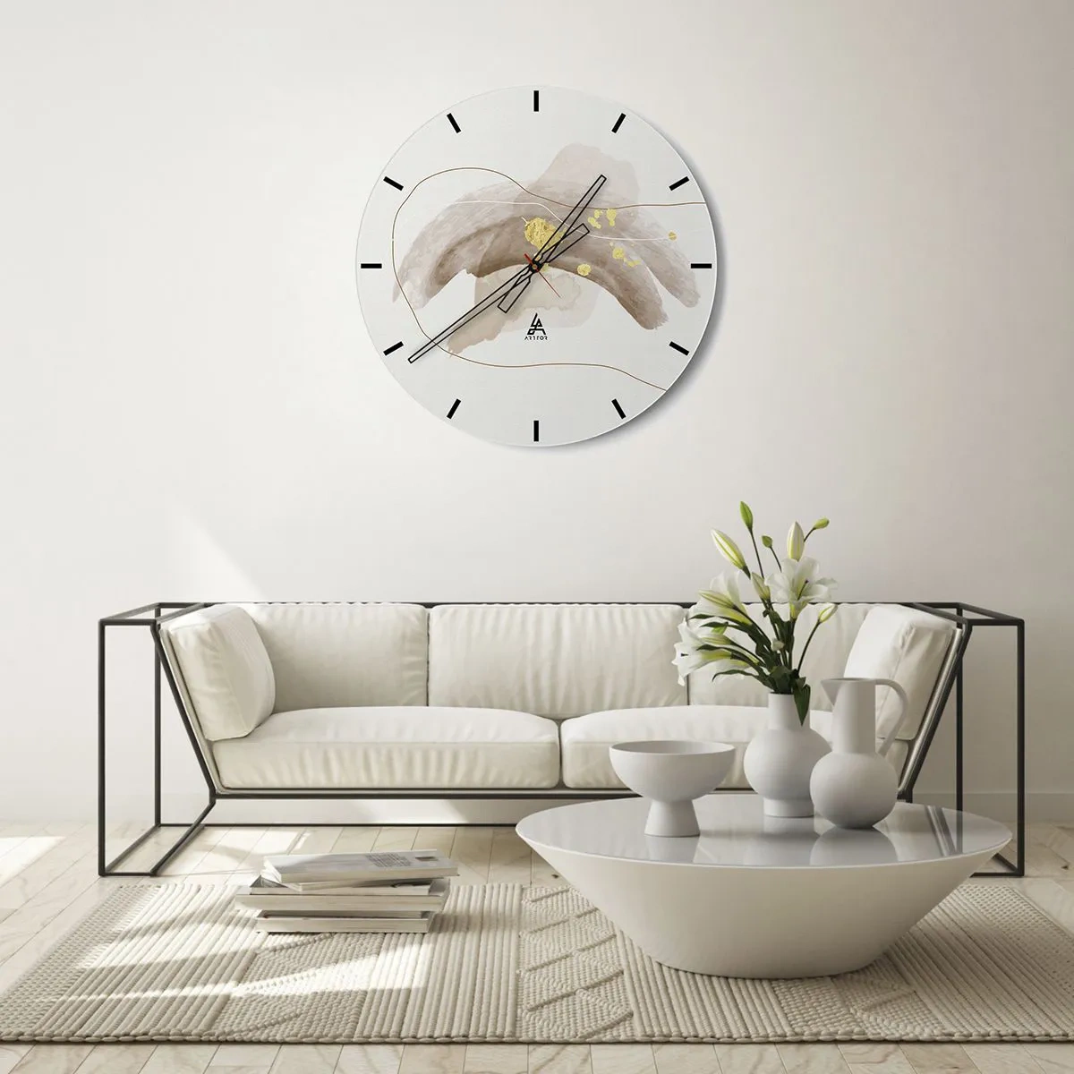 Relógio de parede - Relógio em vidro - Uma composição abstrata com manchas bege e detalhes dourados. - 30x30cm - Encontrado no espaço - Decoração de parede moderna para a sala de estar, cozinha e quarto ARTTOR