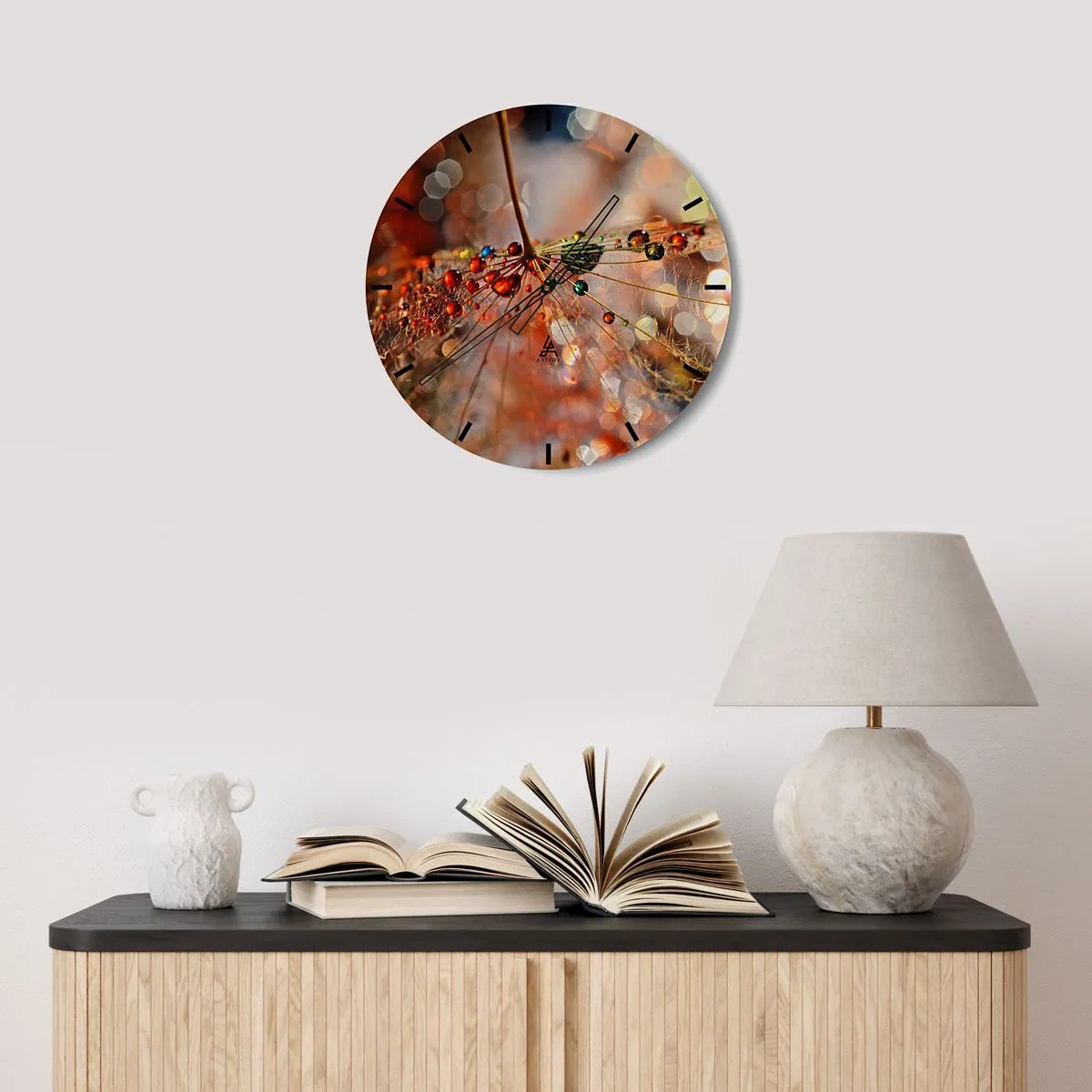 Relógio de parede - Relógio em vidro - Gotas de orvalho na teia de aranha na luz da manhã - 30x30cm - Enroscado numa teia de aranha - Decoração de parede moderna para a sala de estar, cozinha e quarto ARTTOR