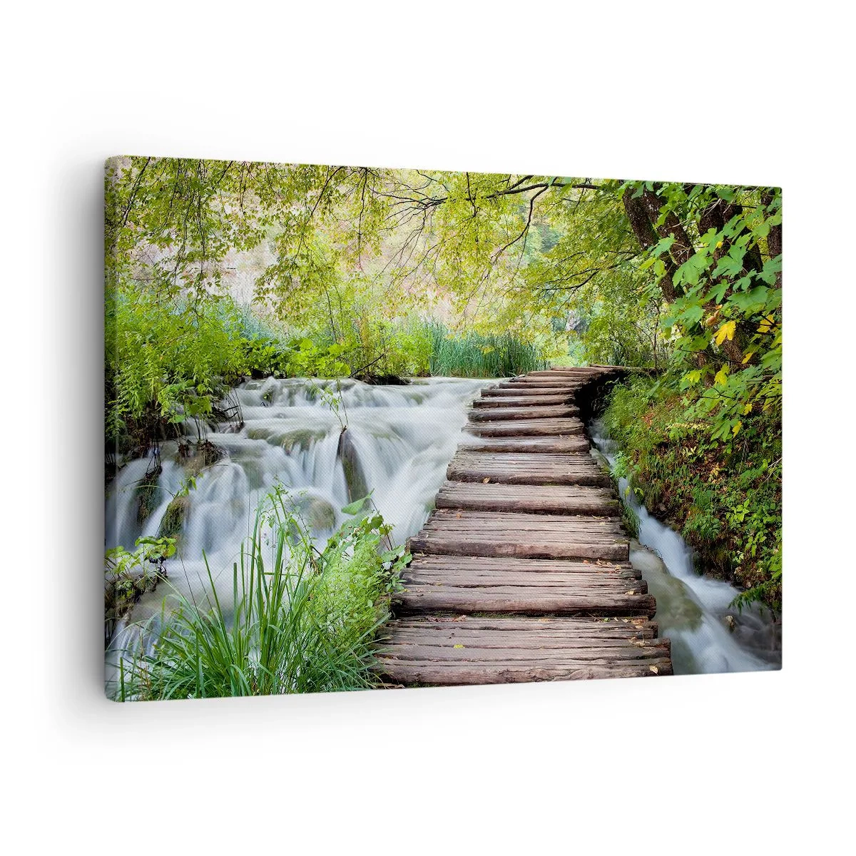 Quadro em tela - Uma ponte de madeira sobre uma cachoeira cercada por uma floresta verdejante. - 70x50cm - As aparências enganam - Decoração de parede moderna para a sala de estar e quarto ARTTOR
