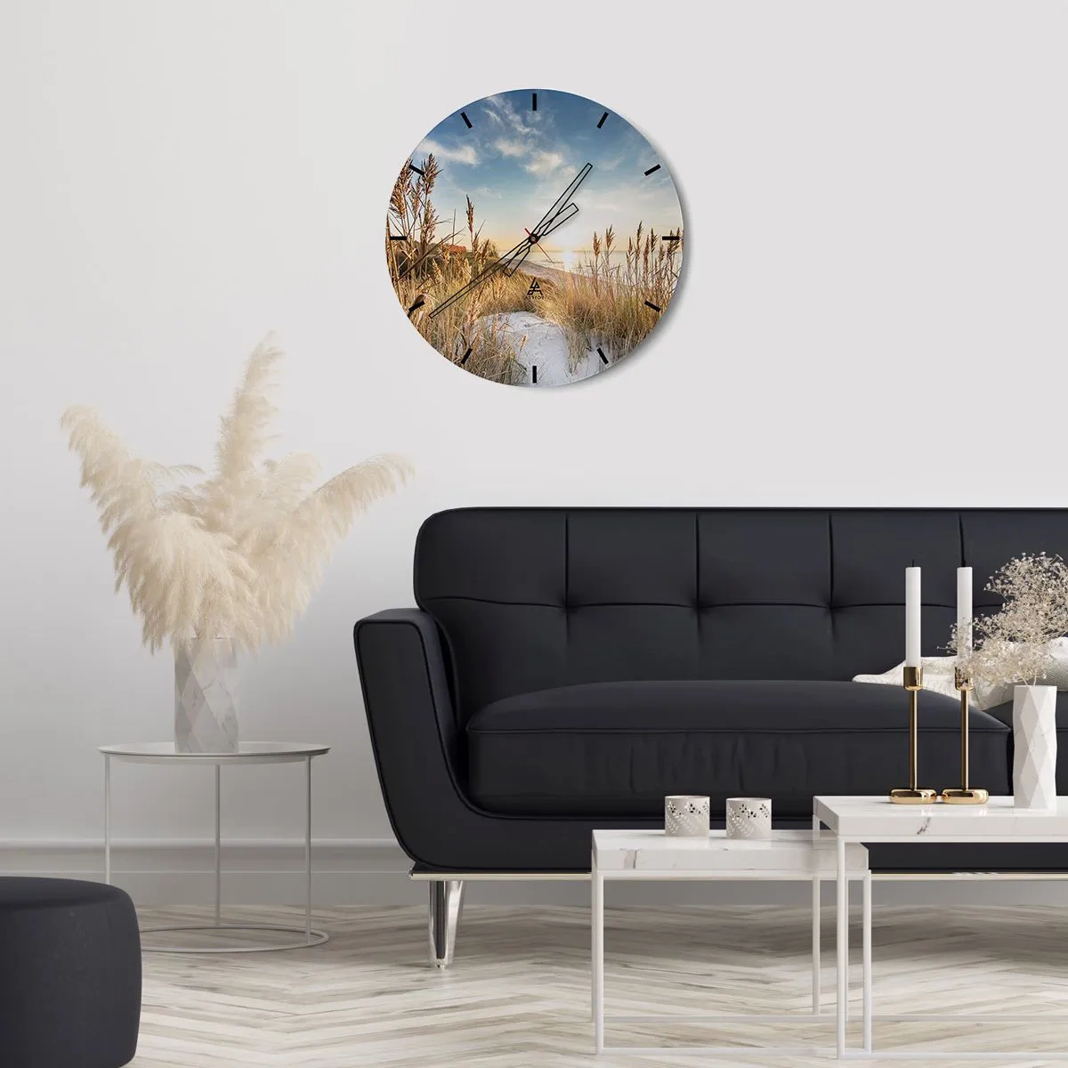 Relógio de parede - Relógio em vidro - Uma praia de areia com grama iluminada pelos raios do sol - 30x30cm - Praia do Norte - Decoração de parede moderna para a sala de estar, cozinha e quarto ARTTOR