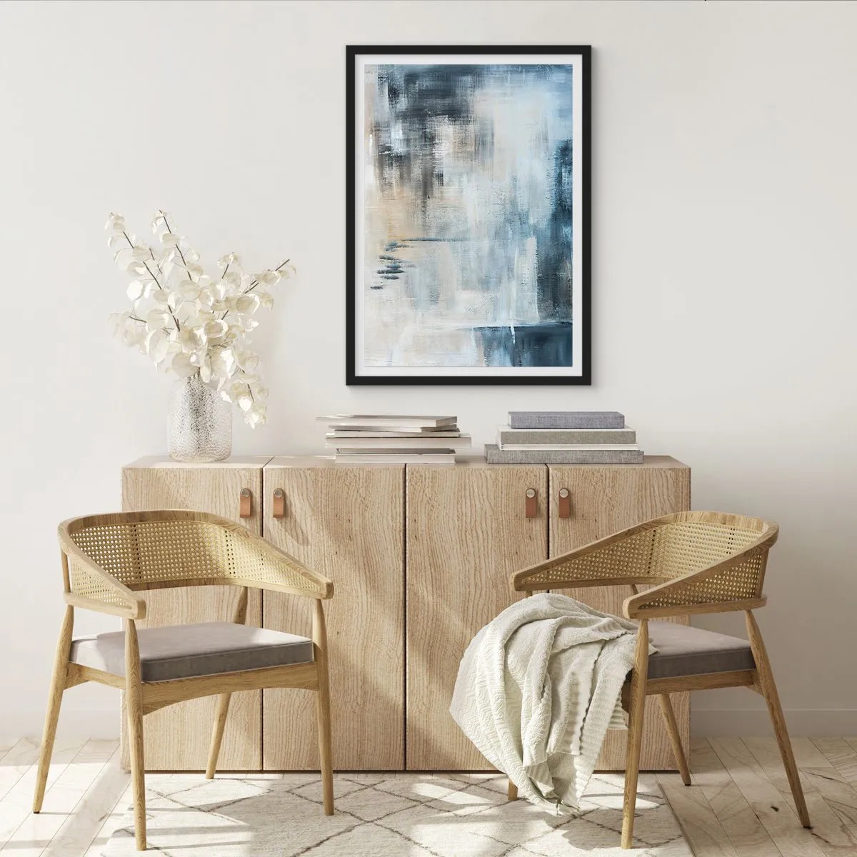 Pôster com moldura preta - Composição abstrata em tons de azul e bege - 50x70cm - Atrás da cortina azul - Decoração de parede moderna para a sala de estar e quarto ARTTOR