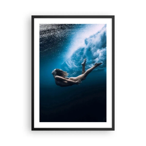 Pôster com moldura preta - Uma mulher nadando debaixo d'água cercada por bolhas e ondas. - 50x70cm - Sereia moderna - Decoração de parede moderna para a sala de estar e quarto ARTTOR