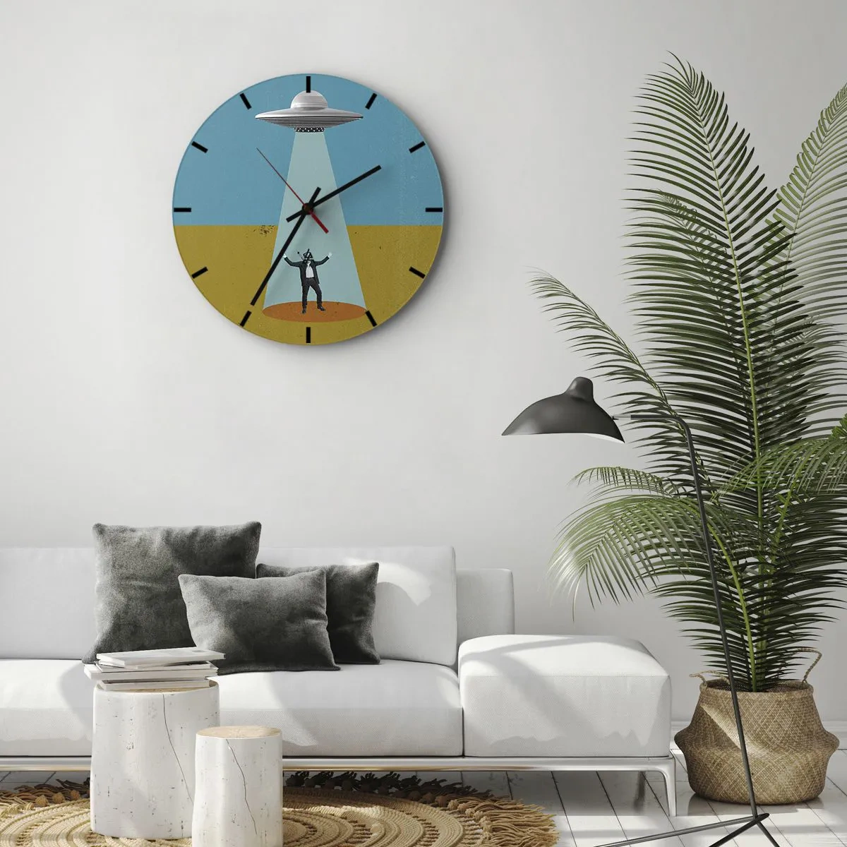 Relógio de parede - Relógio em vidro - Um homem iluminado por um feixe de OVNI contra um fundo desértico. - 30x30cm - Encontro próximo - Decoração de parede moderna para a sala de estar, cozinha e quarto ARTTOR
