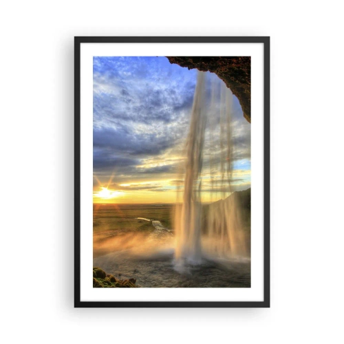 Pôster com moldura preta - Uma cachoeira à luz do pôr do sol tendo como pano de fundo uma paisagem - 50x70cm - O mundo por trás das gotas - Decoração de parede moderna para a sala de estar e quarto ARTTOR
