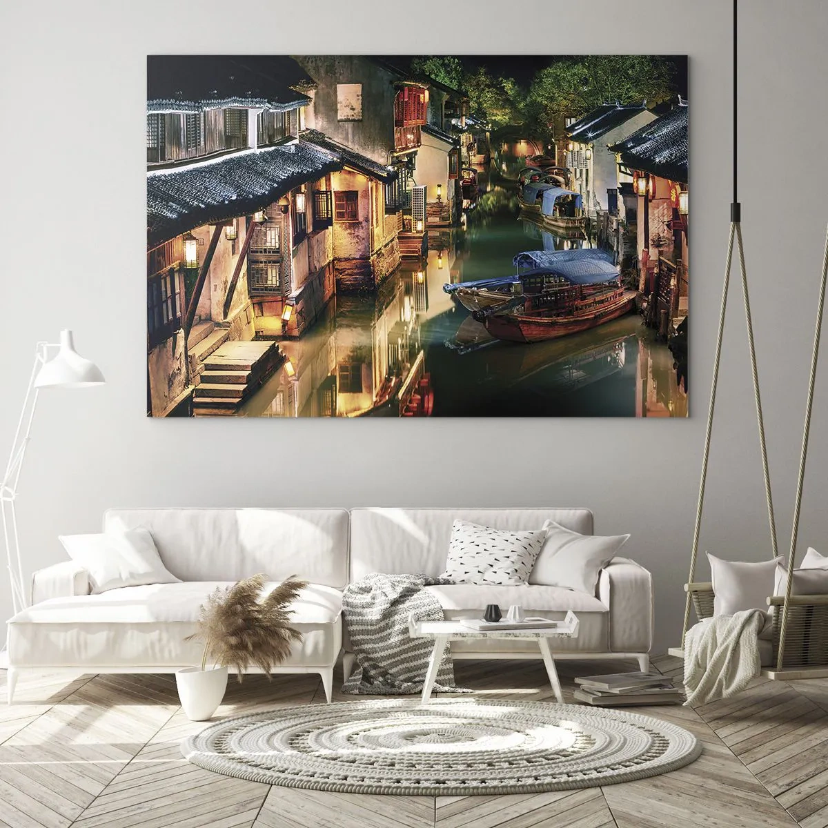 Quadro em vidro - Rua chinesa à noite com barcos e luzes ao longo do canal - 70x50cm - Uma noite em uma rua chinesa - Decoração de parede moderna para a sala de estar e quarto ARTTOR