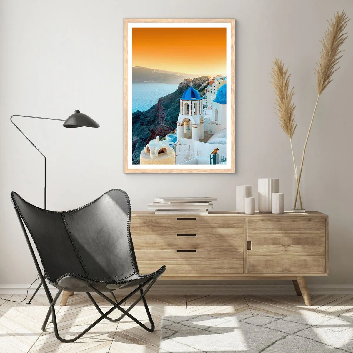 Pôster com moldura de carvalho claro - Santorini - abraçada às rochas - 50x70 cm