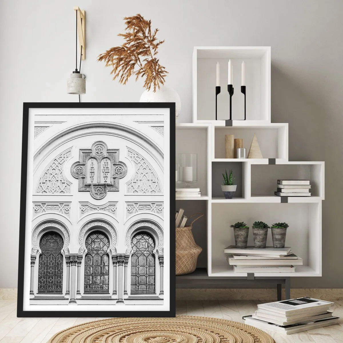 Pôster com moldura preta - Detalhe arquitetônico em estilo neogótico, preto e branco - 50x70cm - Na fronteira das culturas - Decoração de parede moderna para a sala de estar e quarto ARTTOR