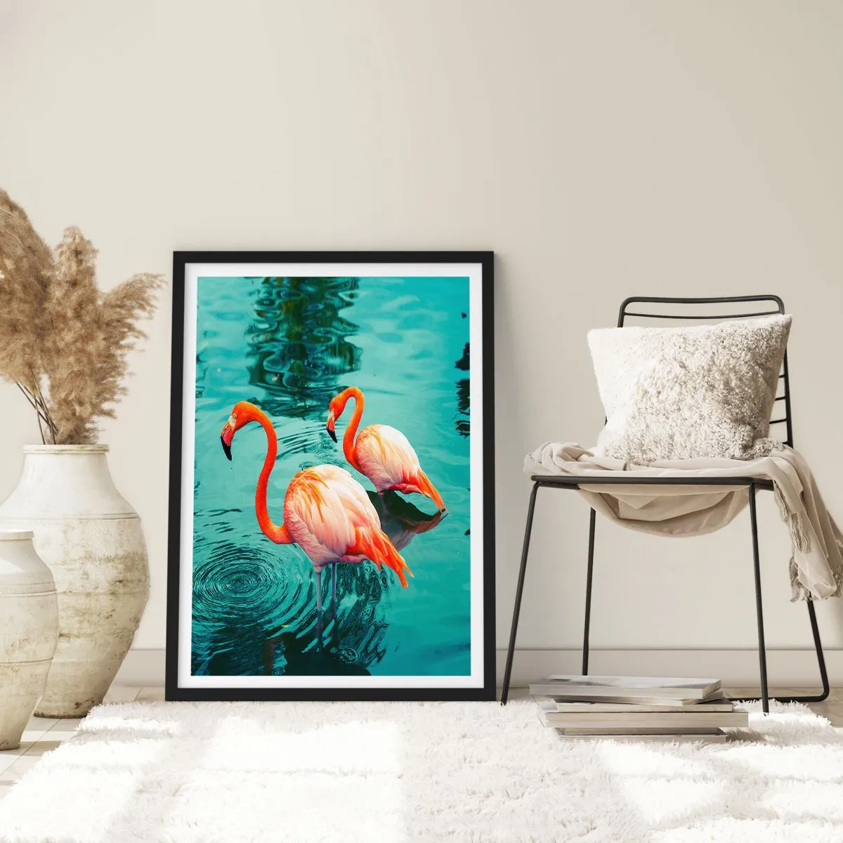 Pôster com moldura preta - Dois flamingos em um cenário de águas calmas - 50x70cm - Estamos na moda agora - Decoração de parede moderna para a sala de estar e quarto ARTTOR