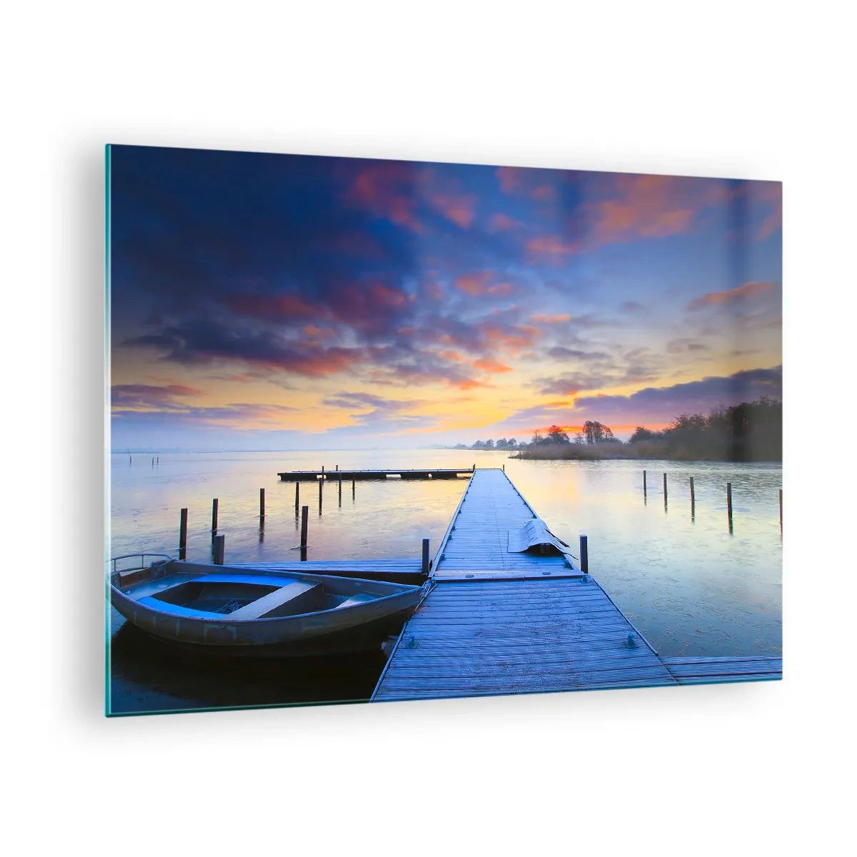 Quadro em vidro - Um píer no lago ao amanhecer cercado por uma natureza pacífica - 70x50cm - Paz violeta-dourada - Decoração de parede moderna para a sala de estar e quarto ARTTOR