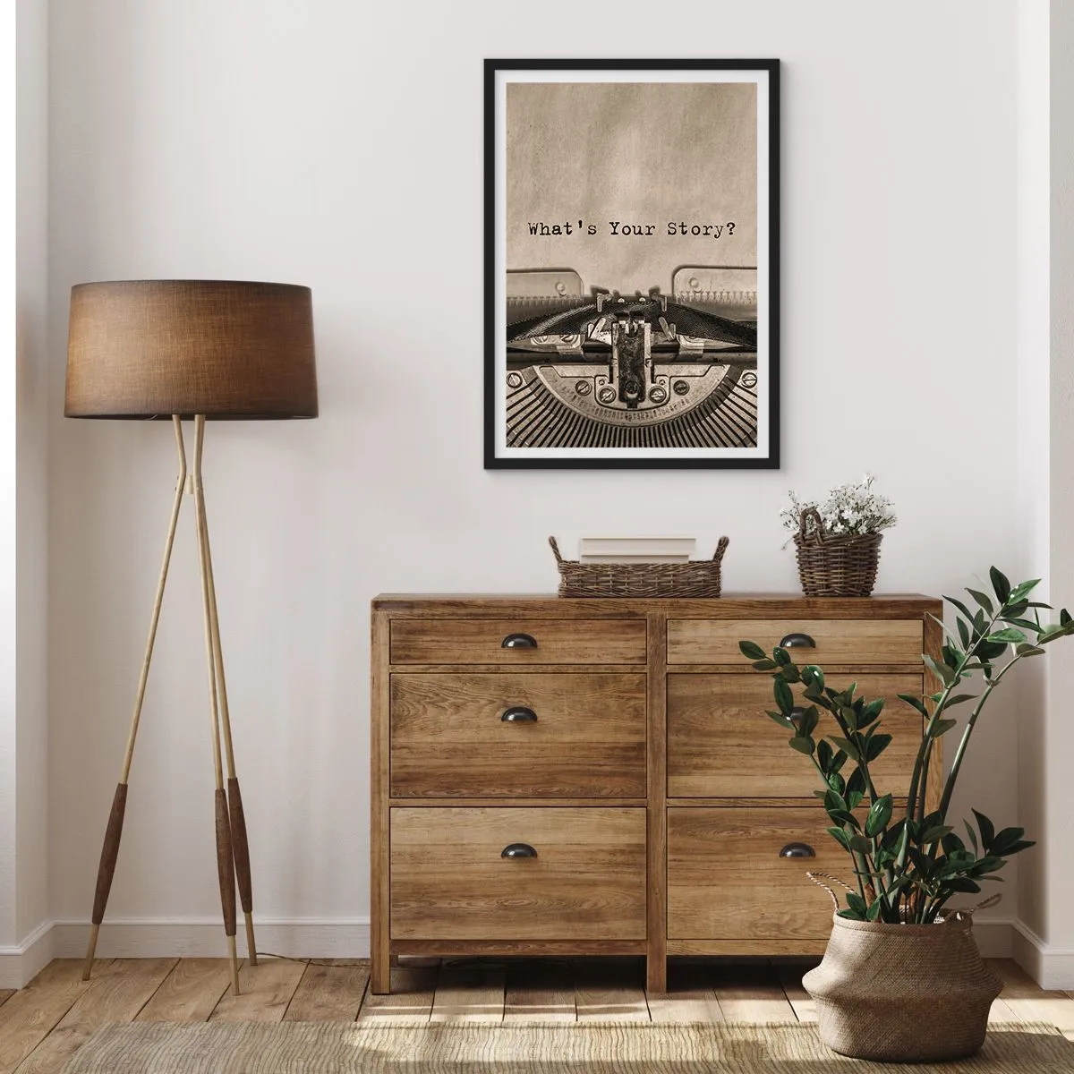 Pôster com moldura preta - Uma velha máquina de escrever com as palavras Qual é a sua história escritas nela - 50x70cm - Conta-me - Decoração de parede moderna para a sala de estar e quarto ARTTOR