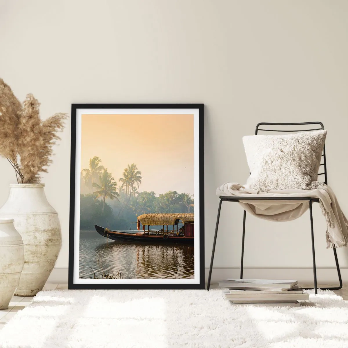 Pôster com moldura preta - Barco tradicional em um rio entre palmeiras ao pôr do sol - 50x70cm - Casa no rio - Decoração de parede moderna para a sala de estar e quarto ARTTOR