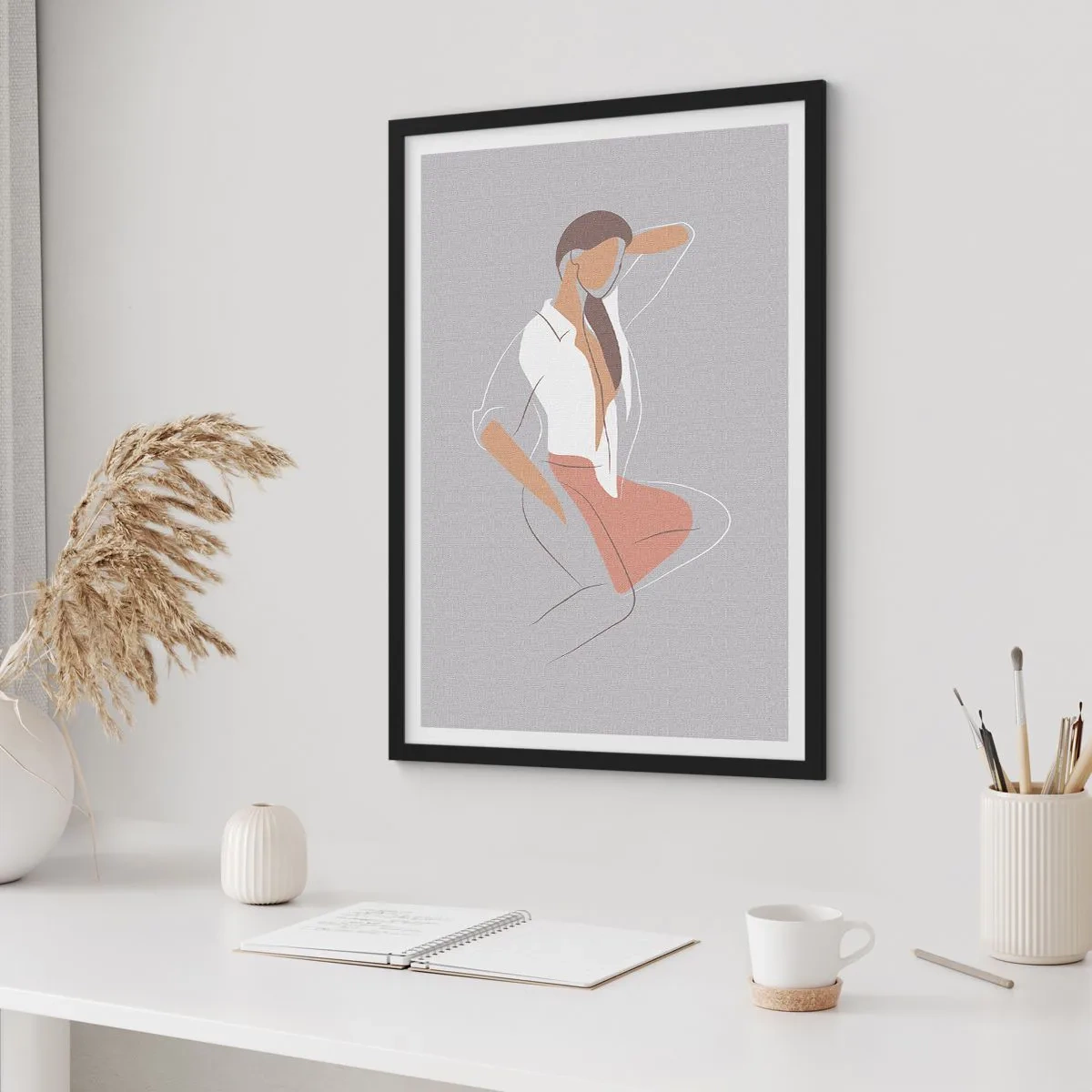 Pôster com moldura preta - Uma silhueta minimalista de uma mulher em um fundo cinza - 50x70cm - O esboço do encanto - Decoração de parede moderna para a sala de estar e quarto ARTTOR