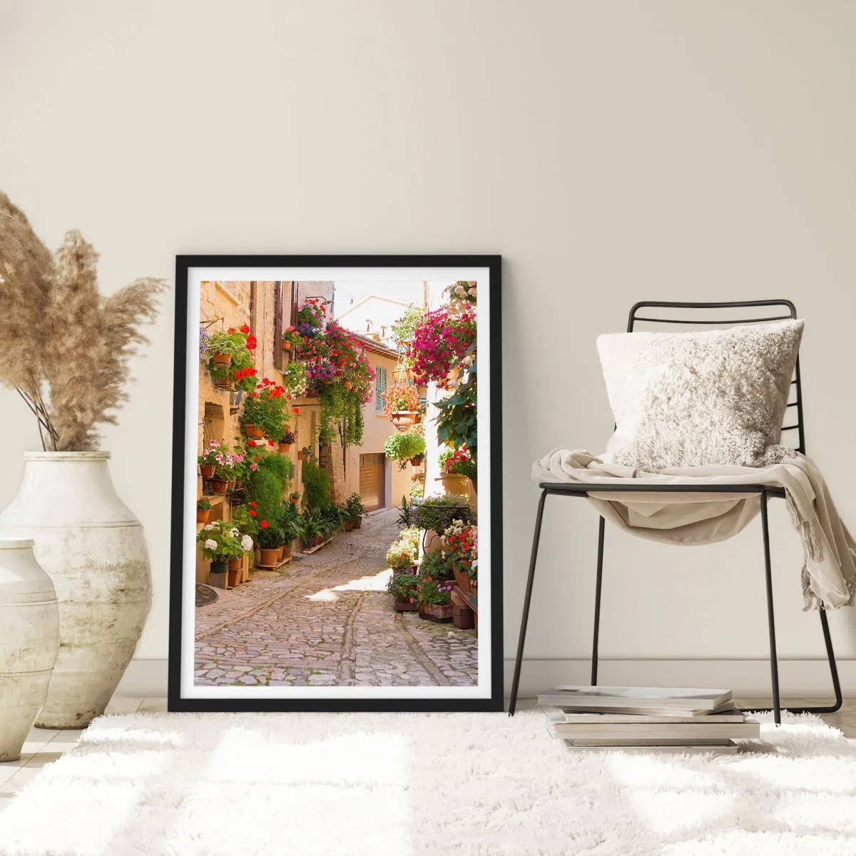 Pôster com moldura preta - Uma rua florida com calçada de pedra e vasos de flores - 50x70cm - Nas flores do dilúvio - Decoração de parede moderna para a sala de estar e quarto ARTTOR