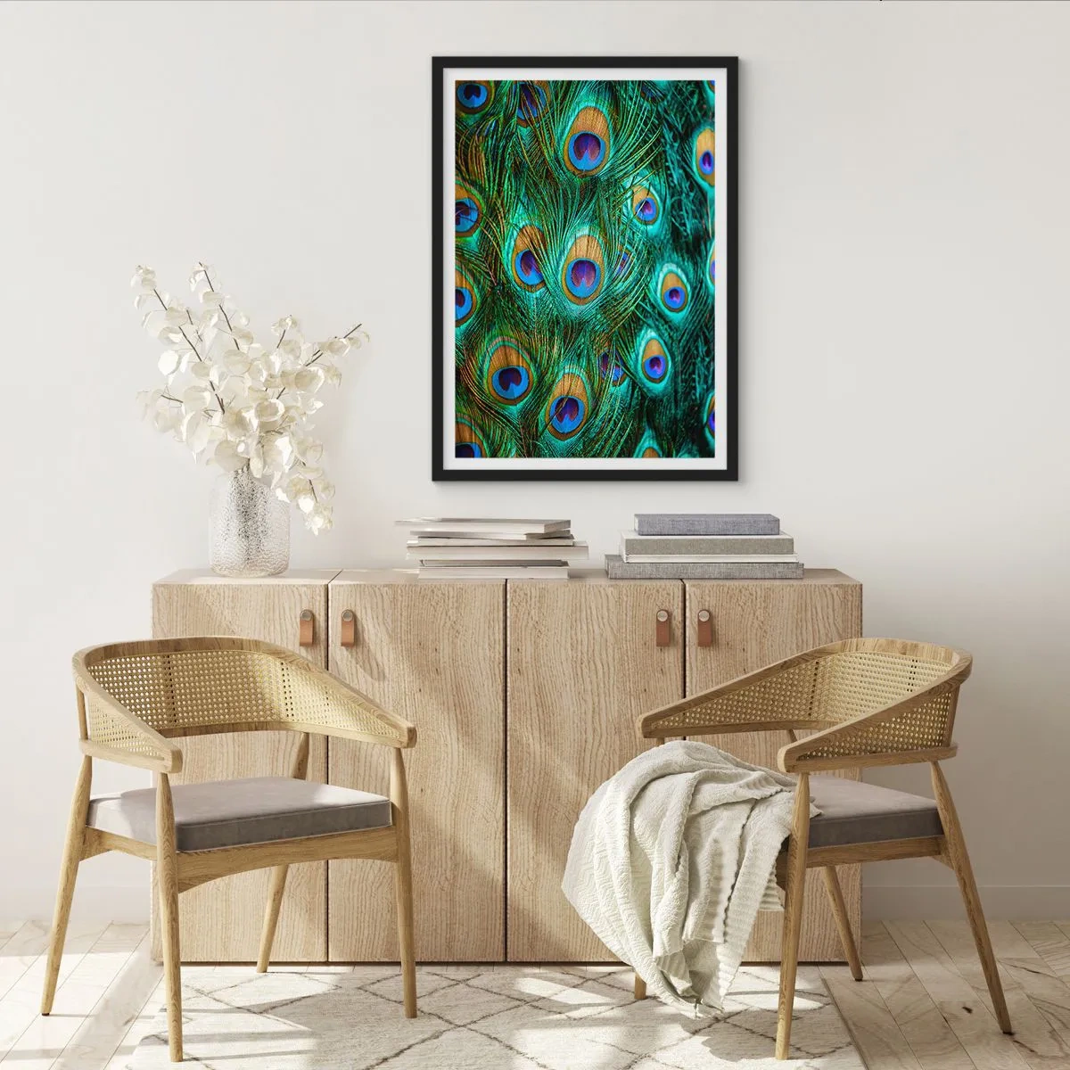 Pôster com moldura preta - Penas de pavão em cores intensas - 50x70cm - Um olhar de pavão - Decoração de parede moderna para a sala de estar e quarto ARTTOR