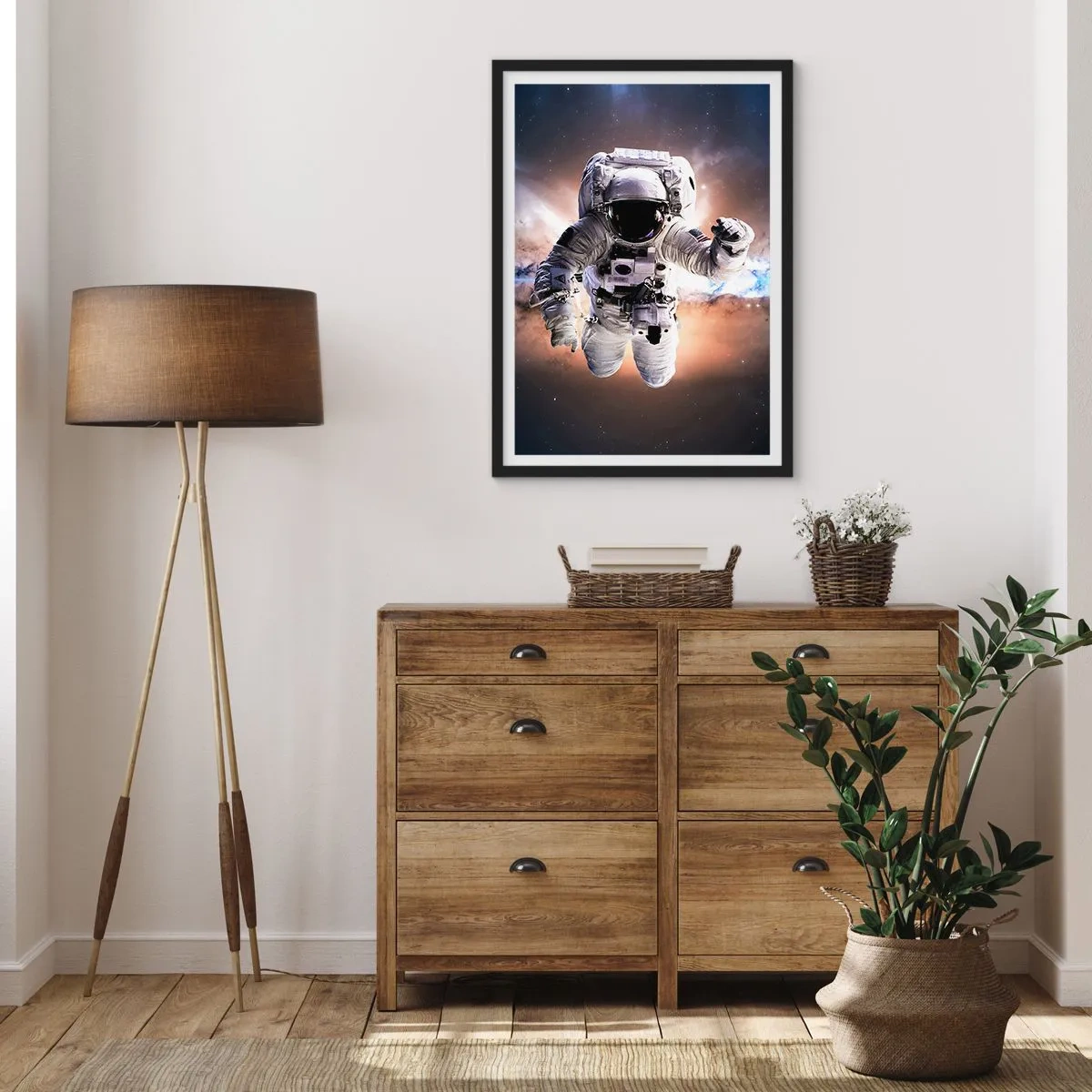 Pôster com moldura preta - Astronauta no espaço - 50x70cm - Saudações do espaço - Decoração de parede moderna para a sala de estar e quarto ARTTOR