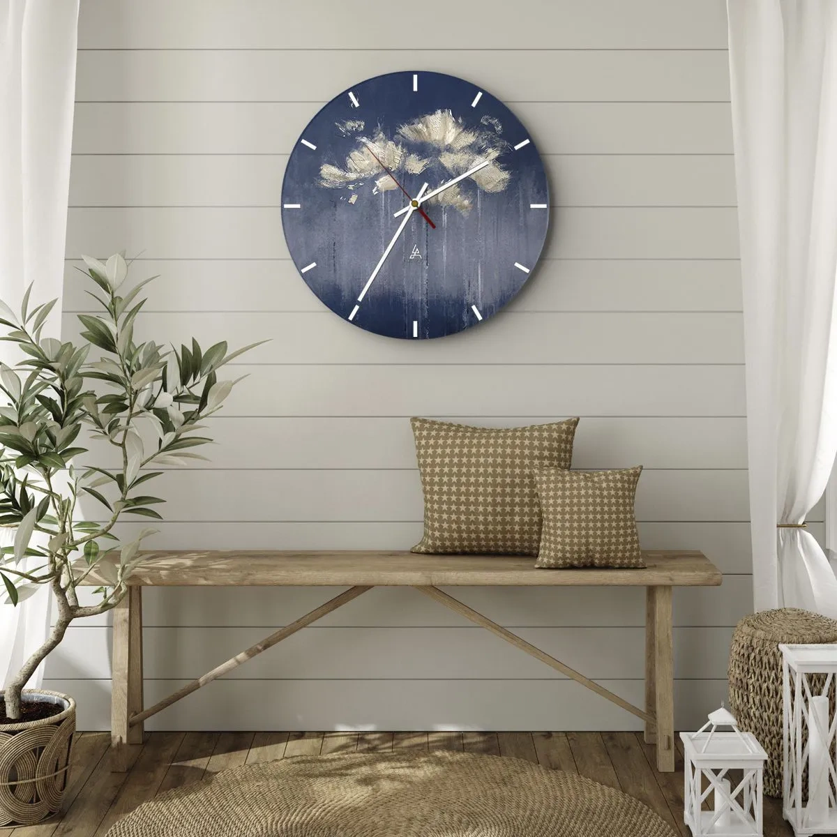 Relógio de parede - Relógio em vidro - Traços abstratos dourados em um fundo azul escuro - 30x30cm - Como pétalas ao vento - Decoração de parede moderna para a sala de estar, cozinha e quarto ARTTOR
