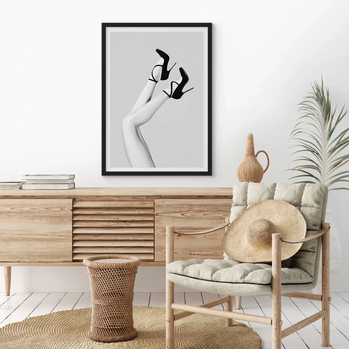 Pôster com moldura preta - Pernas estilosas em saltos altos pretos - 50x70cm - De cabeça para baixo - Decoração de parede moderna para a sala de estar e quarto ARTTOR