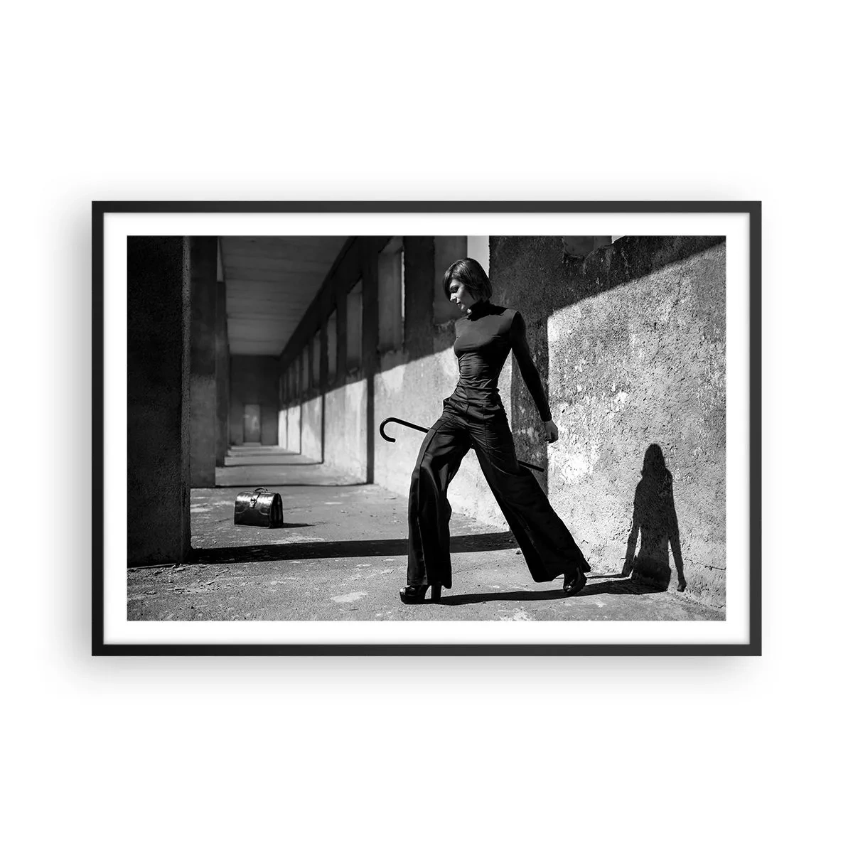 Pôster com moldura preta - Elegância urbana - 91x61 cm