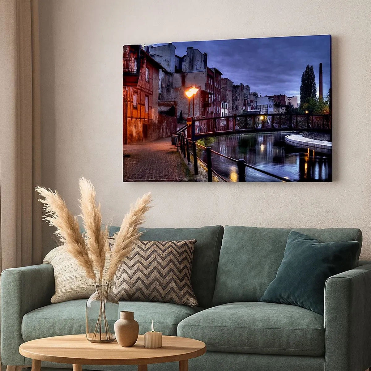 Quadro em tela - Vista noturna dos cortiços e da ponte sobre o canal - 70x50cm - A desconhecida Bydgoszcz - Decoração de parede moderna para a sala de estar e quarto ARTTOR