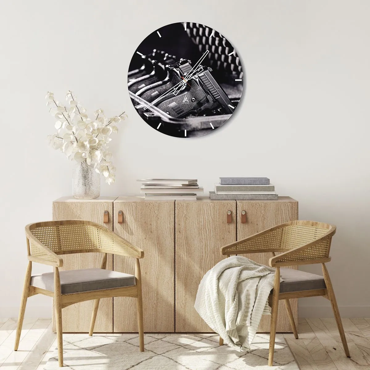 Relógio de parede - Relógio em vidro - Motivo preto e branco com detalhe de arma de fogo - 30x30cm - Desporto masculino - Decoração de parede moderna para a sala de estar, cozinha e quarto ARTTOR