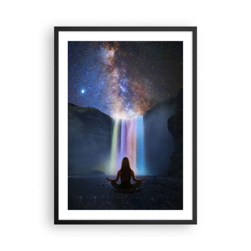 Pôster com moldura preta - Uma mulher medita perto de uma cachoeira luminosa sob um céu estrelado. - 50x70cm - Harmonia absoluta - Decoração de parede moderna para a sala de estar e quarto ARTTOR