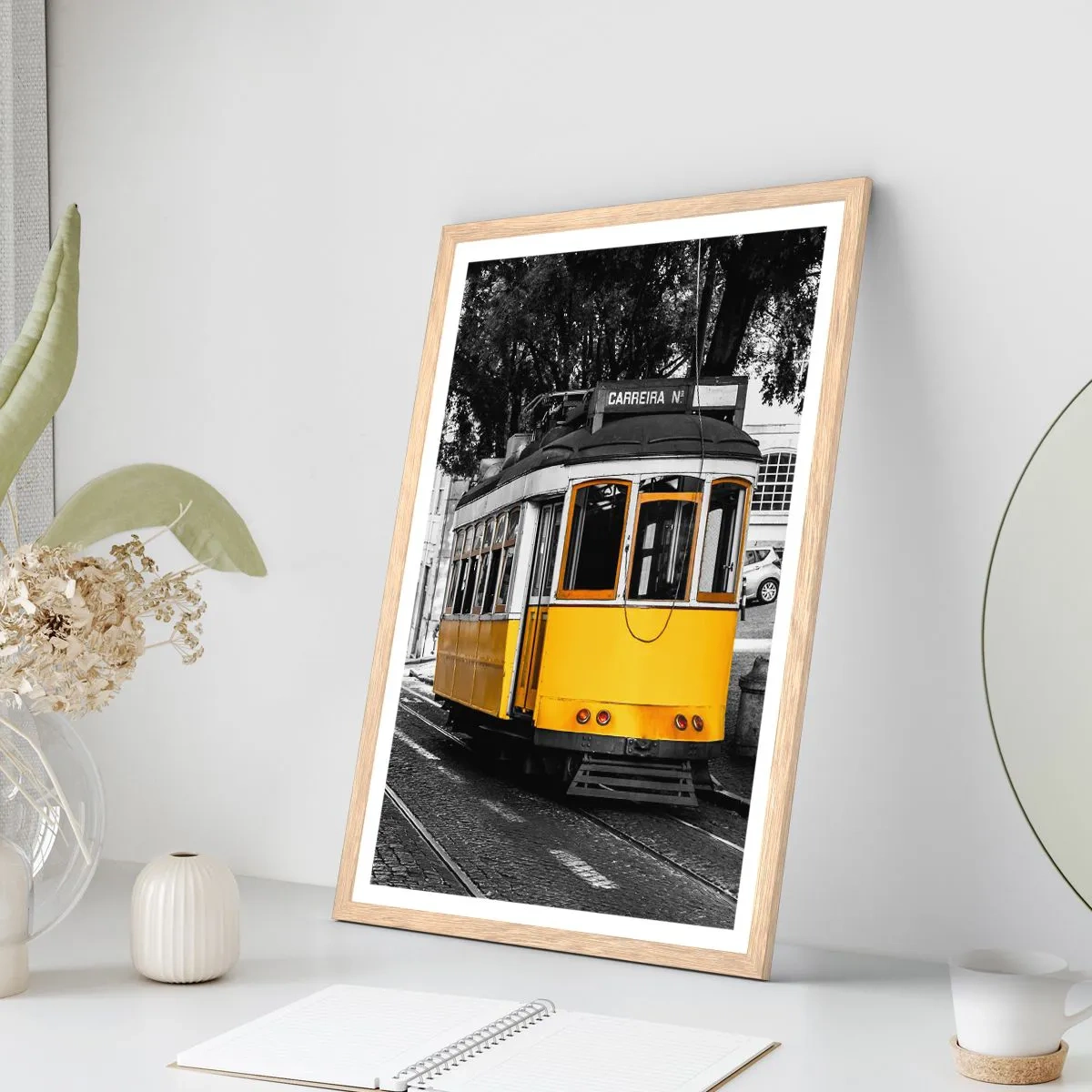 Pôster com moldura de carvalho claro - E o fado ao fundo - 30x40 cm