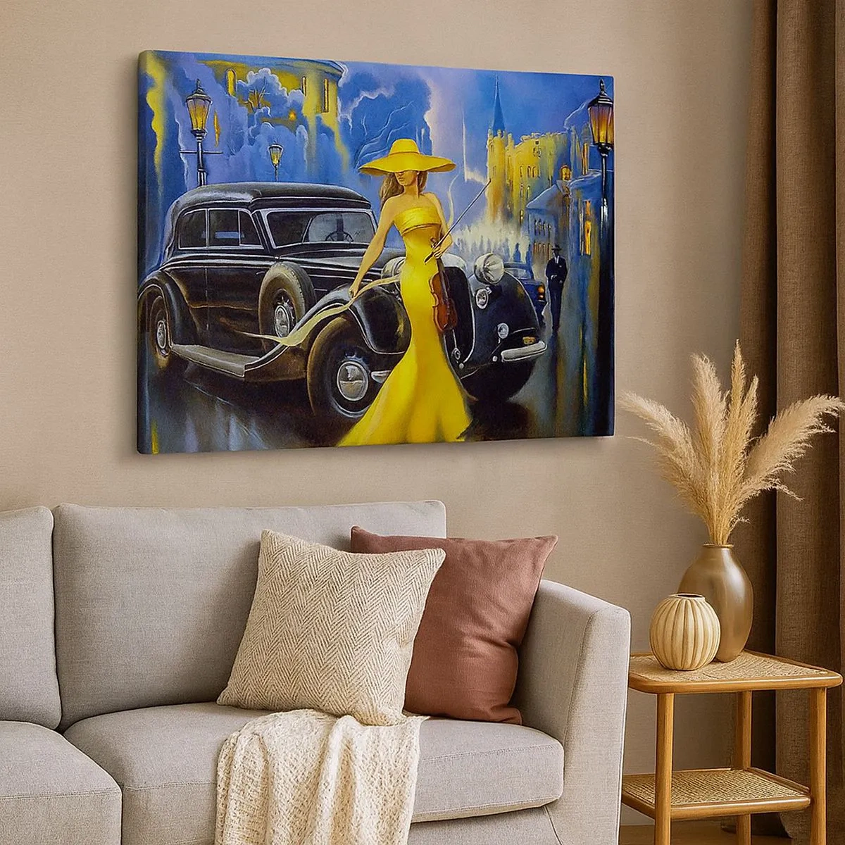 Quadro em tela - Uma mulher de vestido amarelo com um violino ao lado de um carro retrô. - 70x50cm - Música instrumental com violino e amor - Decoração de parede moderna para a sala de estar e quarto ARTTOR