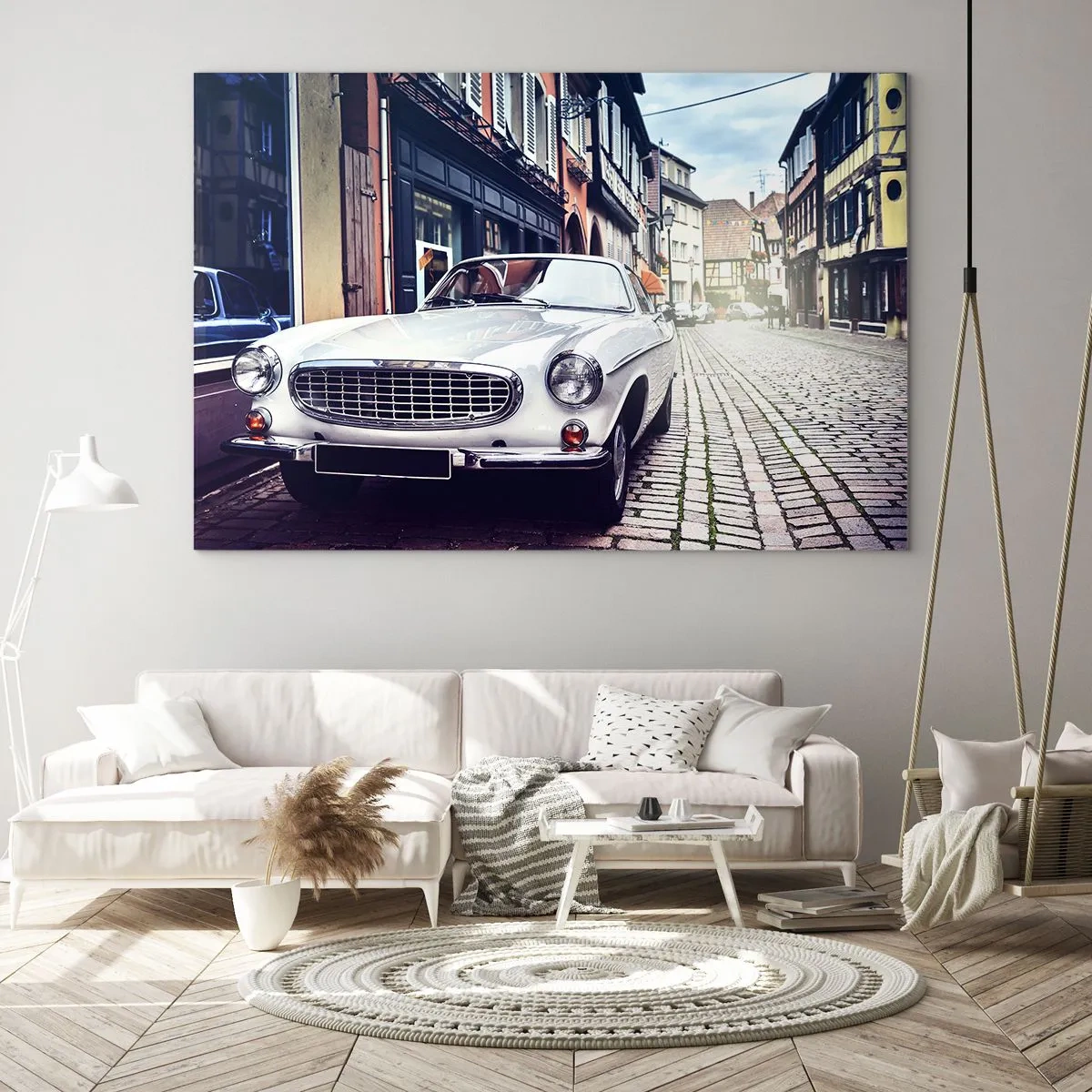 Quadro em vidro - Um carro clássico branco com um cenário de edifícios históricos - 70x50cm - O passado é hoje - Decoração de parede moderna para a sala de estar e quarto ARTTOR