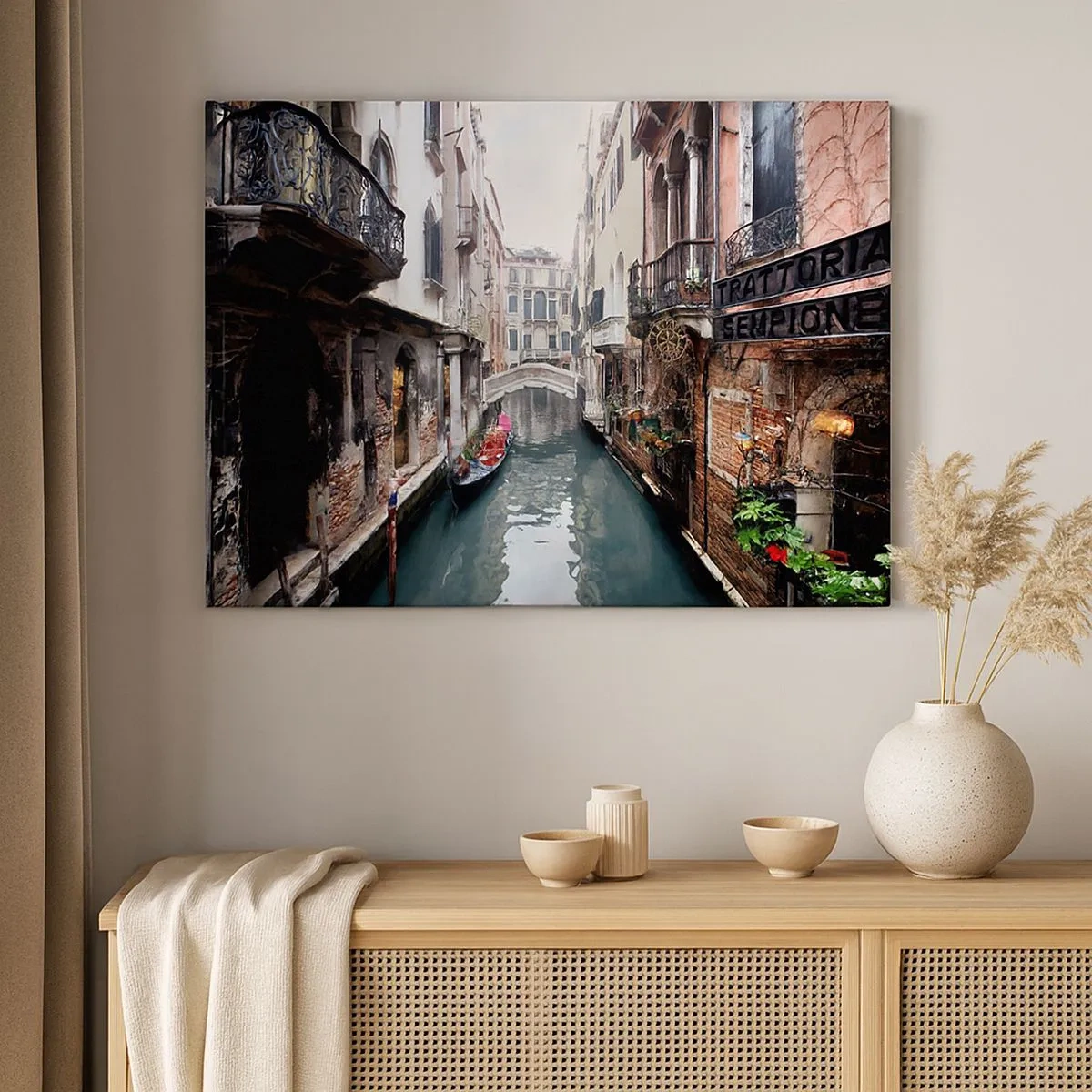Quadro em tela - Um canal em Veneza com uma gôndola e edifícios históricos - 70x50cm - Paisagem veneziana com gôndola e ponte - Decoração de parede moderna para a sala de estar e quarto ARTTOR