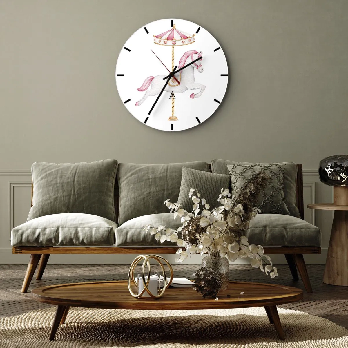 Relógio de parede - Relógio em vidro - Um cavalo de carrossel branco com uma sela rosa em um fundo branco - 30x30cm - Caiu no chão - Decoração de parede moderna para a sala de estar, cozinha e quarto ARTTOR