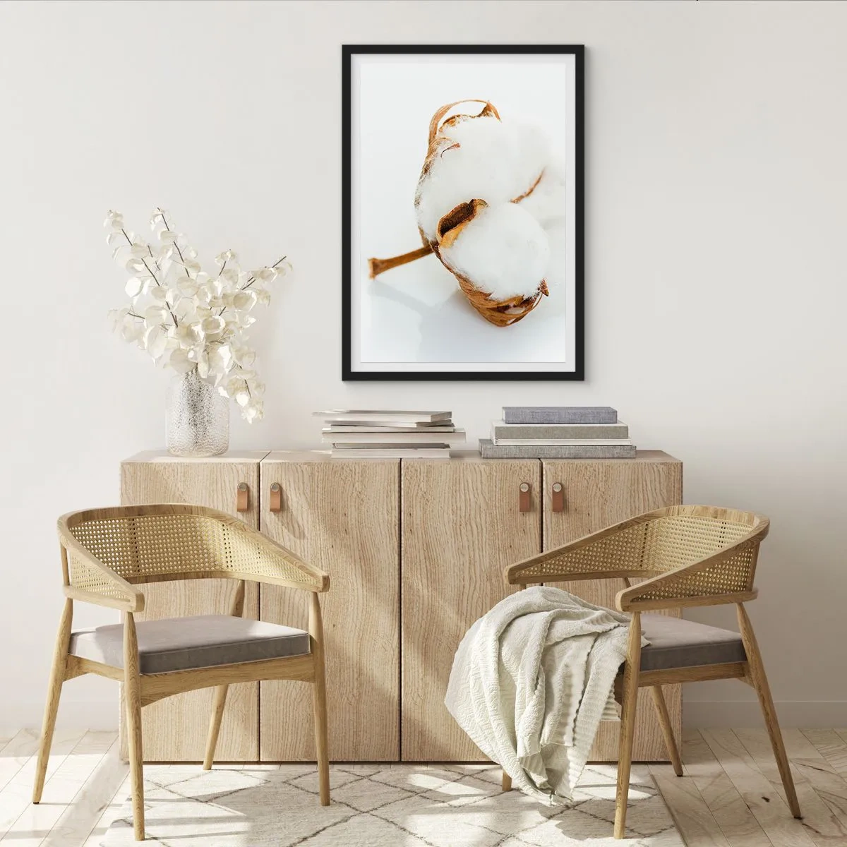 Pôster com moldura preta - Um close de um galho de algodão com delicadas fibras brancas. - 50x70cm - Suave por natureza - Decoração de parede moderna para a sala de estar e quarto ARTTOR