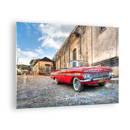 Quadro em vidro - Um conversível vermelho clássico em uma rua de paralelepípedos em um ambiente retrô - 70x50cm - Emoções cubanas - Decoração de parede moderna para a sala de estar e quarto ARTTOR