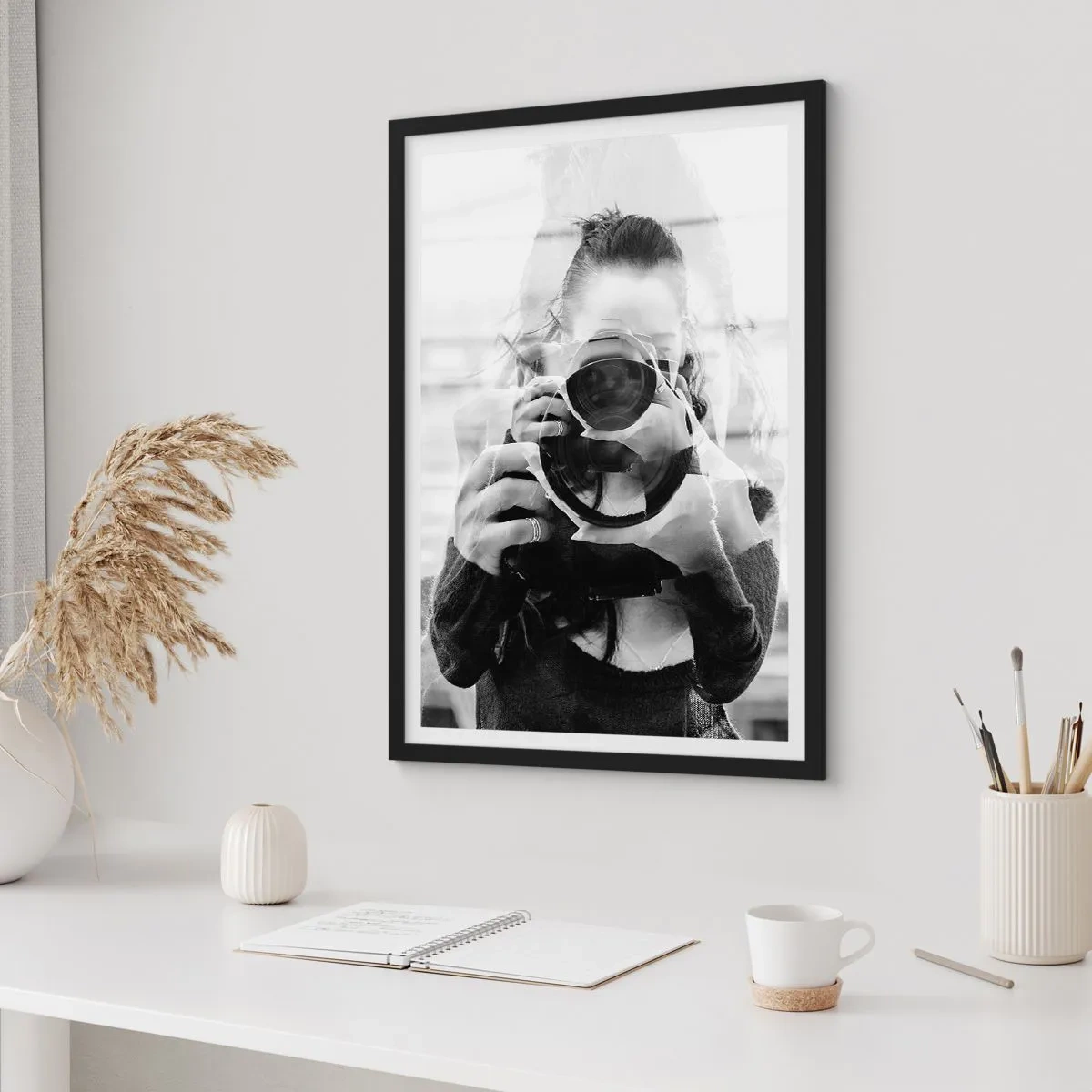 Pôster com moldura preta - Dupla exposição do fotógrafo e da câmera em preto e branco - 50x70cm - Criador e material - Decoração de parede moderna para a sala de estar e quarto ARTTOR