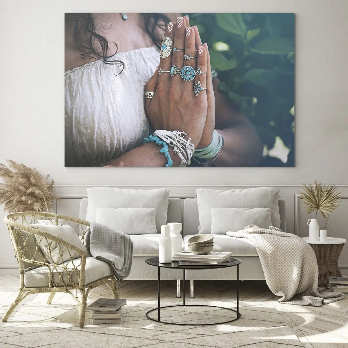 Quadro em vidro - Mãos de mulher usando joias boho - 70x50cm - Bem-vindo ao centro do ser - Decoração de parede moderna para a sala de estar e quarto ARTTOR