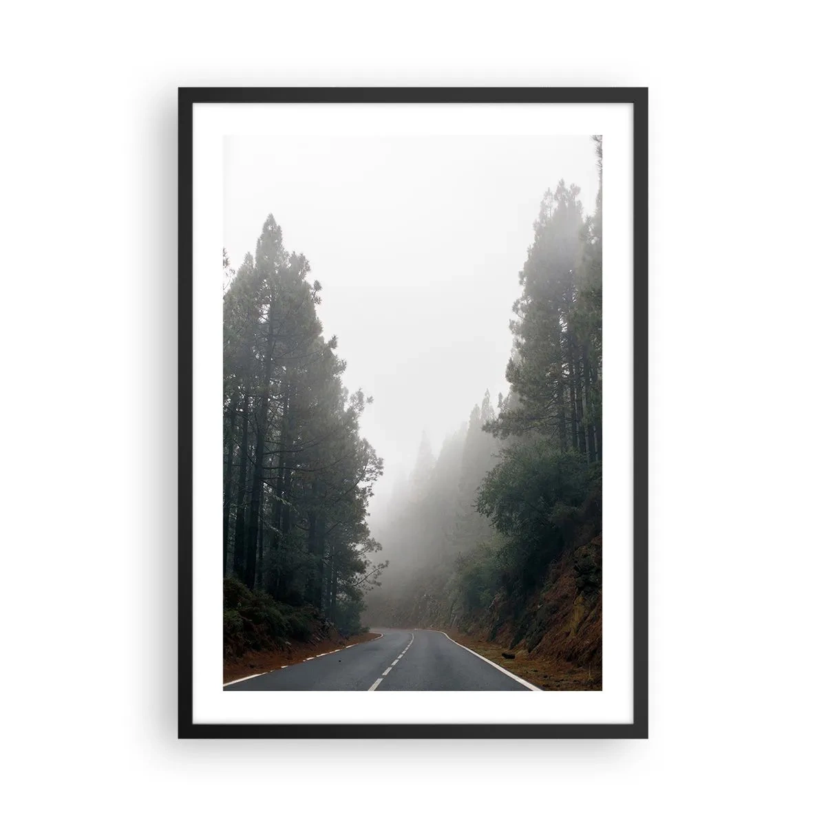 Pôster com moldura preta - Uma estrada sinuosa entre árvores envoltas em neblina - 50x70cm - O conto da floresta mágica - Decoração de parede moderna para a sala de estar e quarto ARTTOR